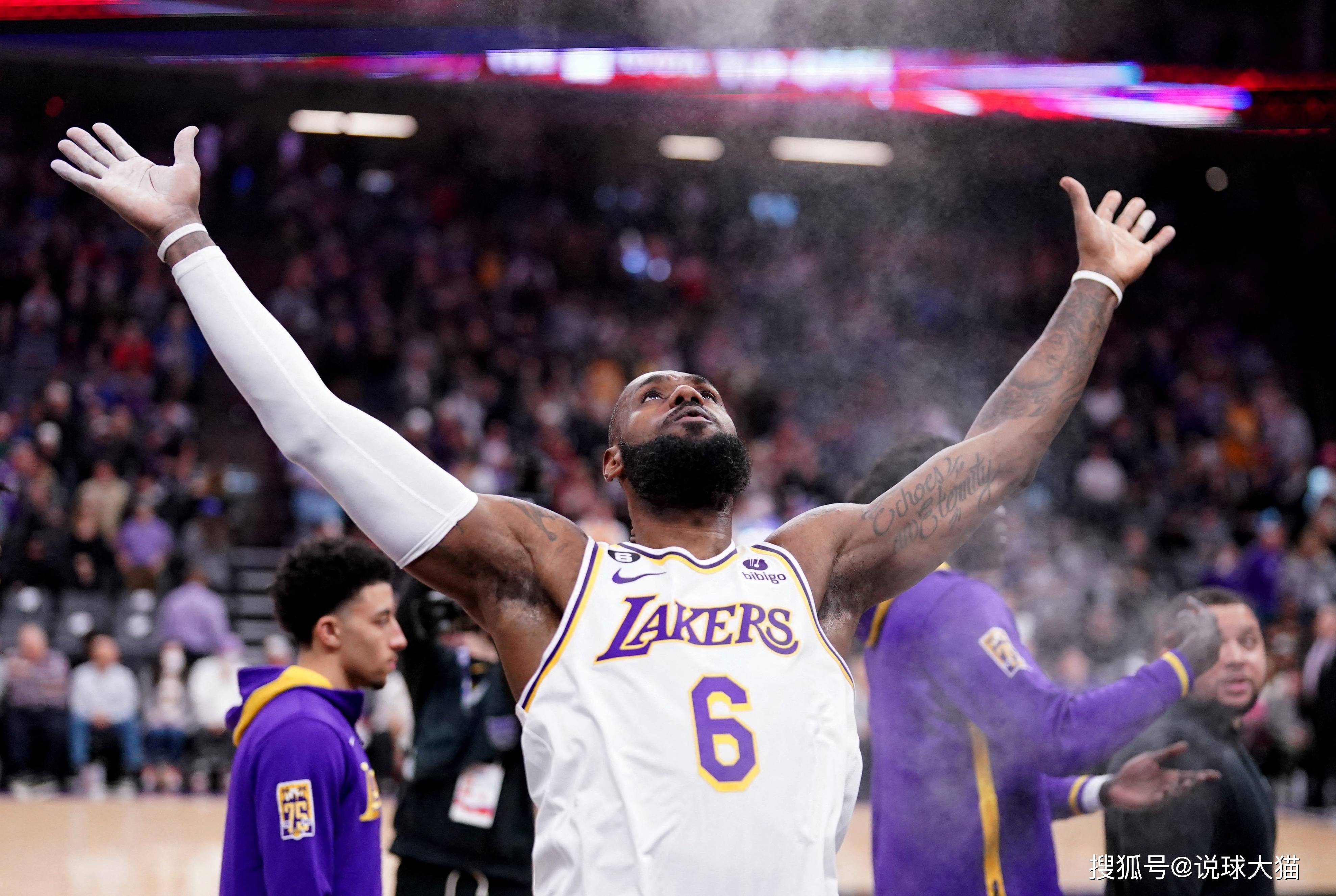 九游游戏下载中心詹姆斯重返赛场，重要助攻首场状态出色，巴黎圣日耳曼观众沸腾！的简单介绍