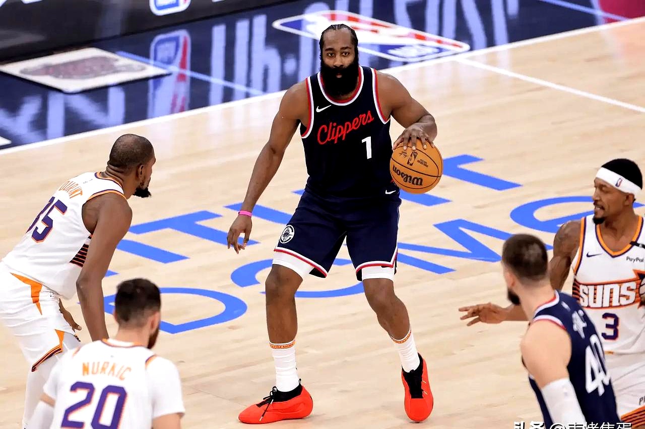 哈登关键节点战术调整,热火带队取胜!  哈登关键节点战术调整,热火带队取胜!